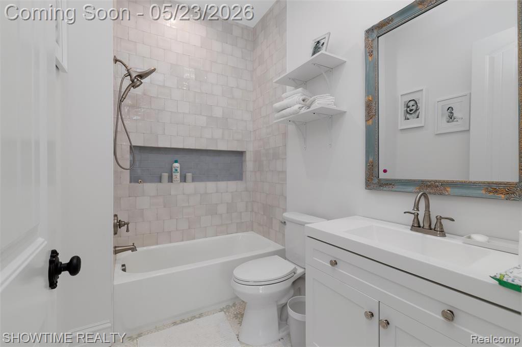 4805 Woodland Hills Drive, Rochester, MI 48306 — Photo 49