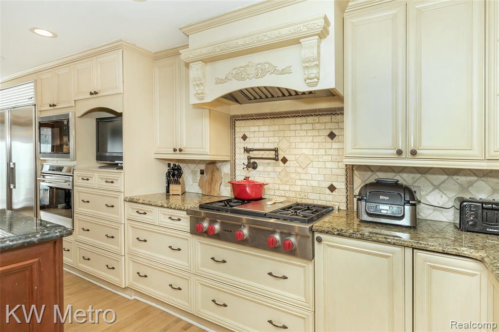 85 Stalwart Drive, Troy, MI 48098 — Photo 9