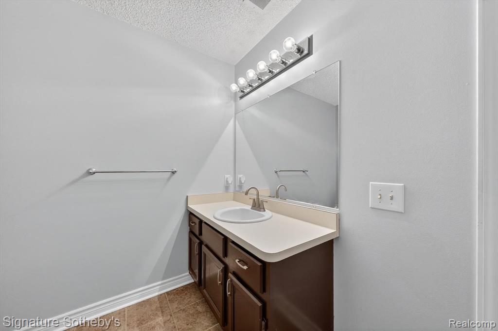 5094 Harbor Oak Drive, 36, Waterford, MI 48329 — Photo 29