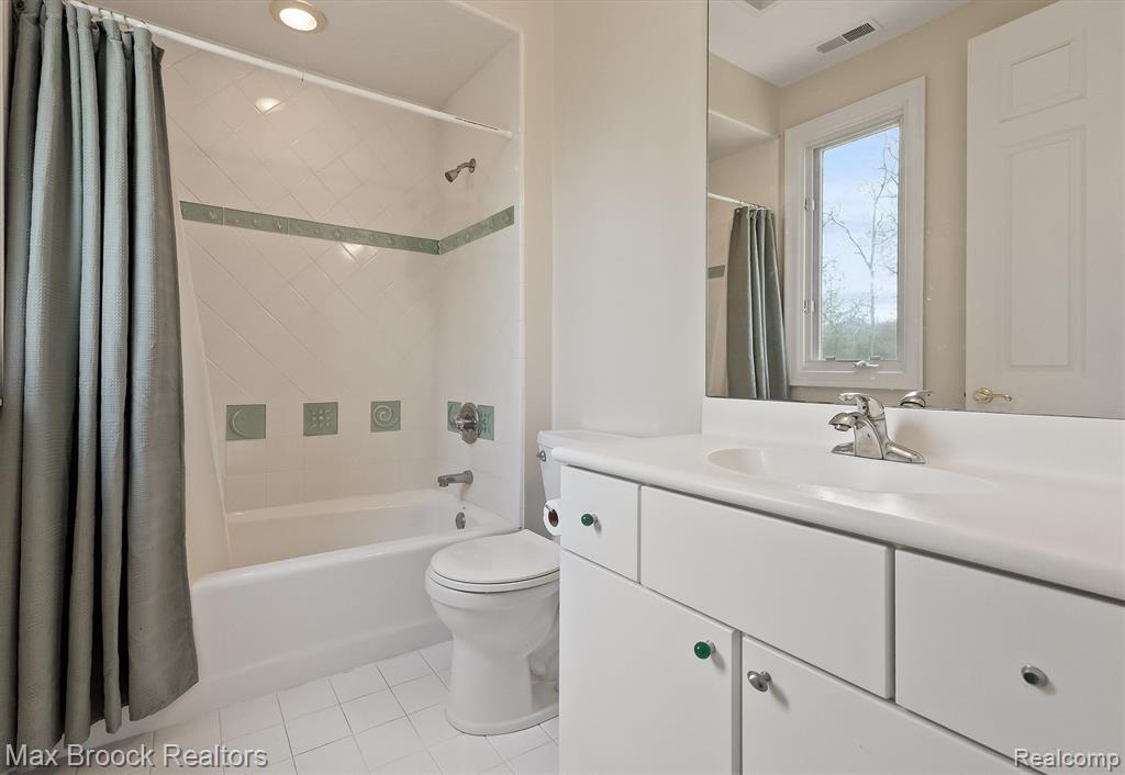 398 Shrewsbury Drive, Clarkston, MI 48348 — Photo 56