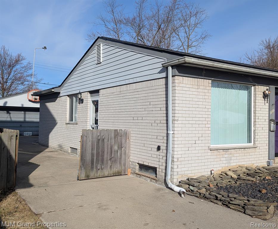 9264 CHAMBERLAIN Street, Romulus, MI 48174 — Photo 22
