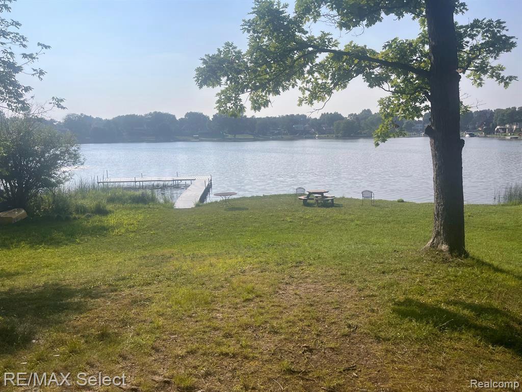 5024 Harbor Oak Drive, Waterford, MI 48329 — Photo 5
