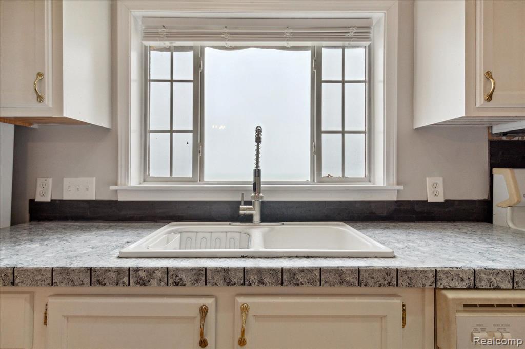 1515 LAKESIDE Drive, Harbor Beach, MI 48441 — Photo 14