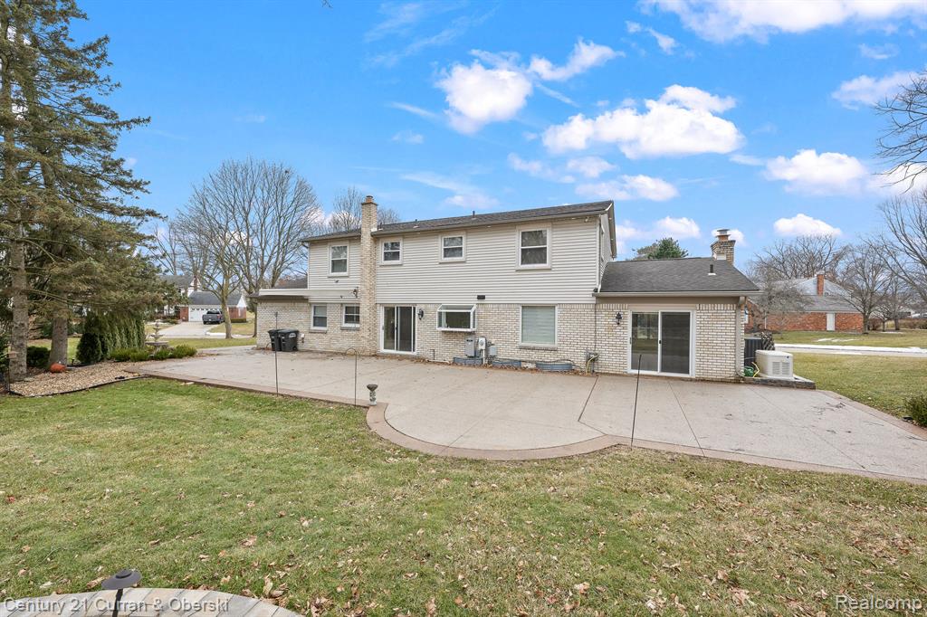 42185 BAINTREE Circle, Northville, MI 48168 — Photo 32