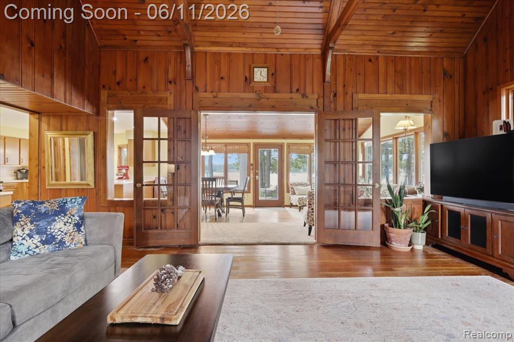 6880 Forestlawn Court, Waterford, MI 48327 — Photo 11