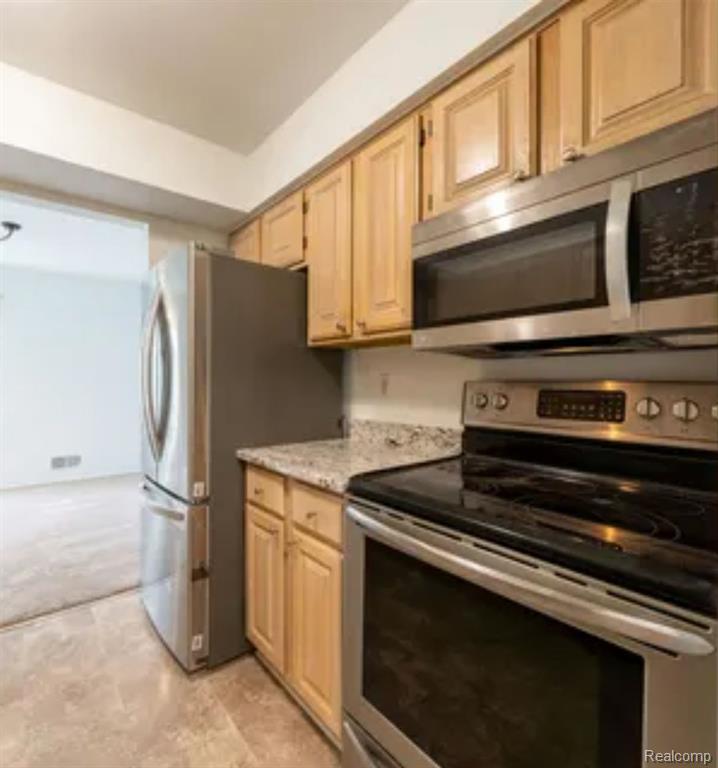 676 E FOX HILLS Drive, Bloomfield Hills, MI 48304 — Photo 4
