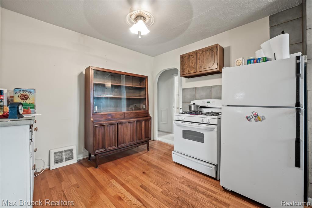 67 W Columbia Avenue, Pontiac, MI 48340 — Photo 11