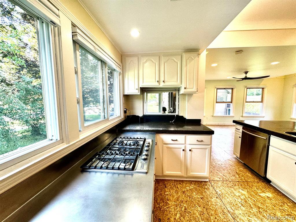 944 E FOREST Avenue, Ypsilanti, MI 48198 — Photo 9