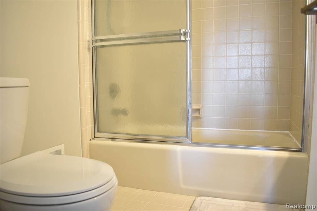 2073 Bordeaux Street, West Bloomfield, MI 48323 — Photo 45