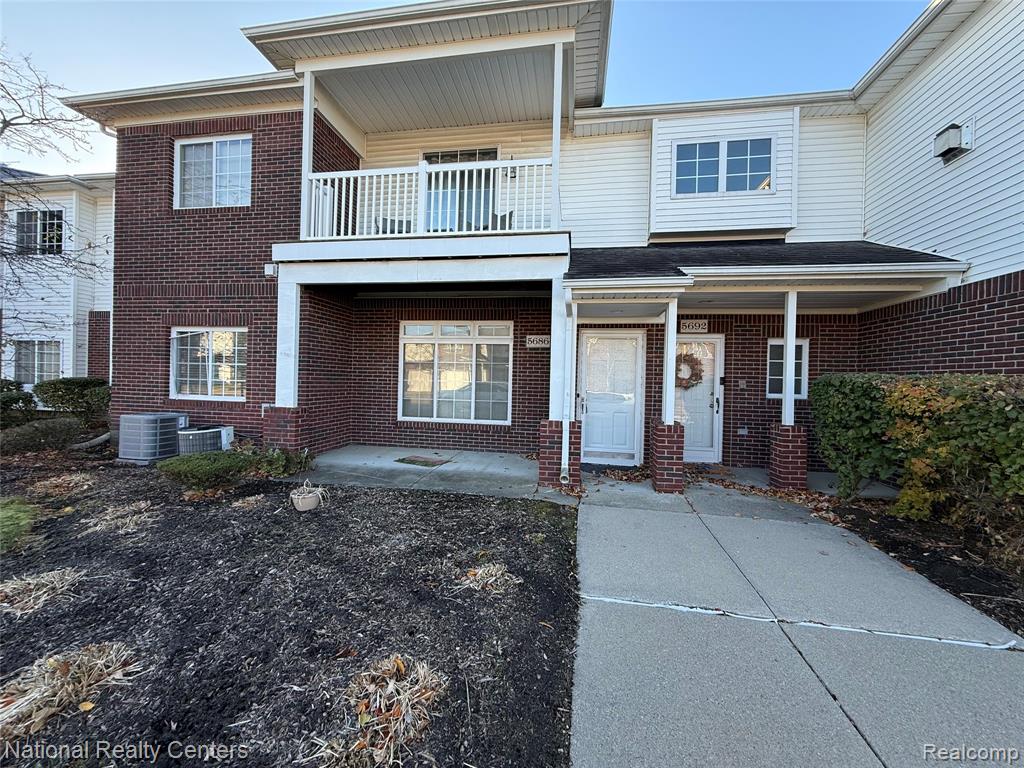 5686 Acorn Lane, Sterling Heights, MI 48314 — front exterior