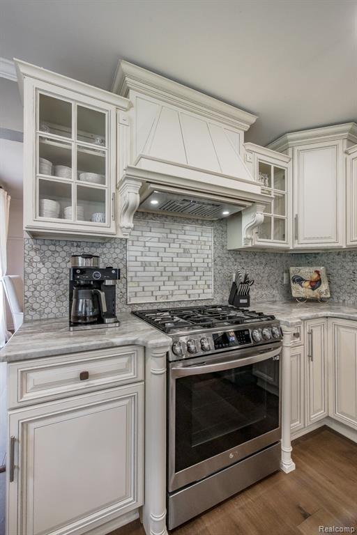 8640 Newport Drive, White Lake, MI — Photo 31