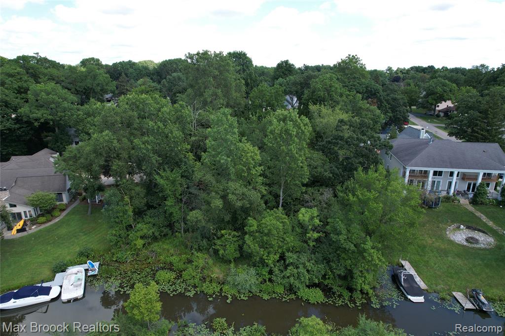 VAC Daron Lane, West Bloomfield, MI 48324 — front exterior