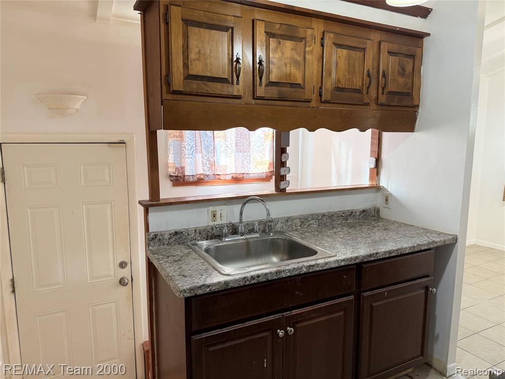 4665 Syracuse Street, Dearborn Heights, MI 48125 — Photo 13