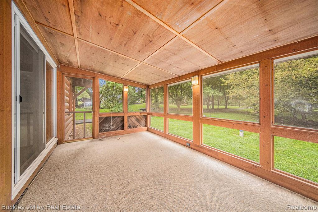 9515 MEADOW Lane, Pinckney, MI 48169 — Photo 6