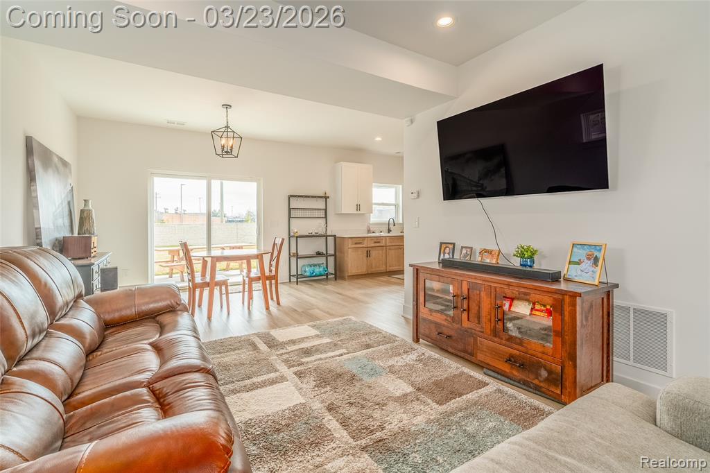 25800 Groveland, Roseville, MI 48066 — Photo 12