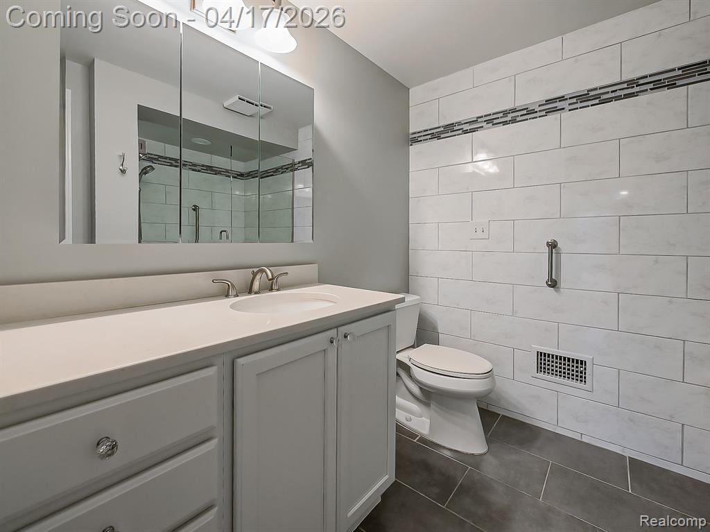 43000 12 Oaks Crescent Drive, 5022, Novi, MI 48377 — Photo 21