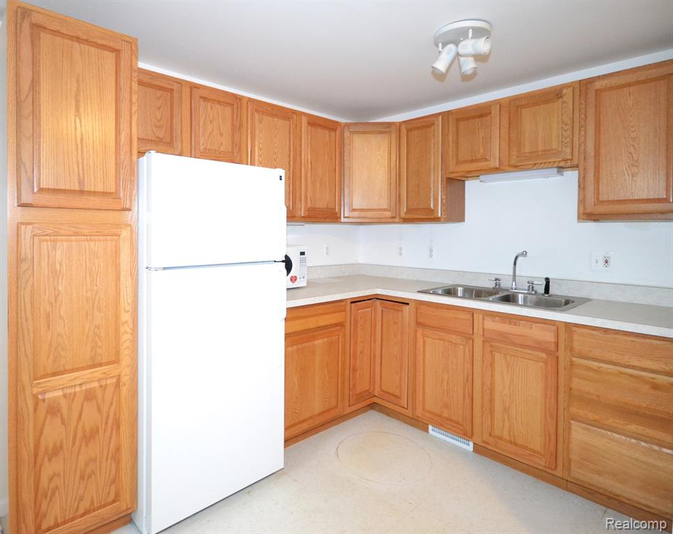 1166 Fairways Boulevard, Troy, MI 48085 — Photo 26