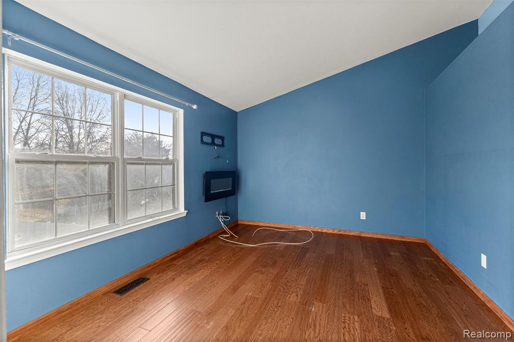 7595 Streamwood Drive, Ypsilanti, MI 48197 — Photo 24