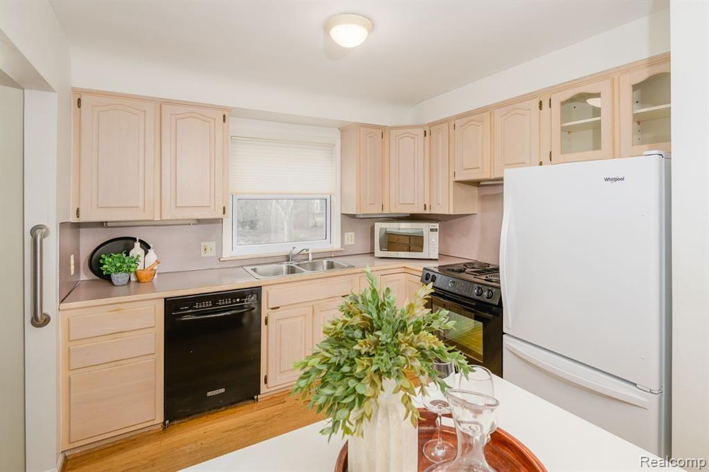 4339 Samoset Road, Royal Oak, MI 48073 — Photo 6