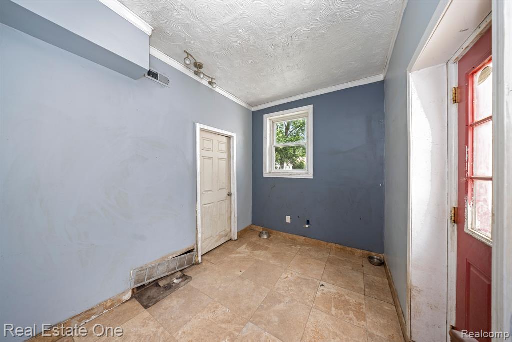 8251 STATE PARK, Center Line, MI 48015 — Photo 21