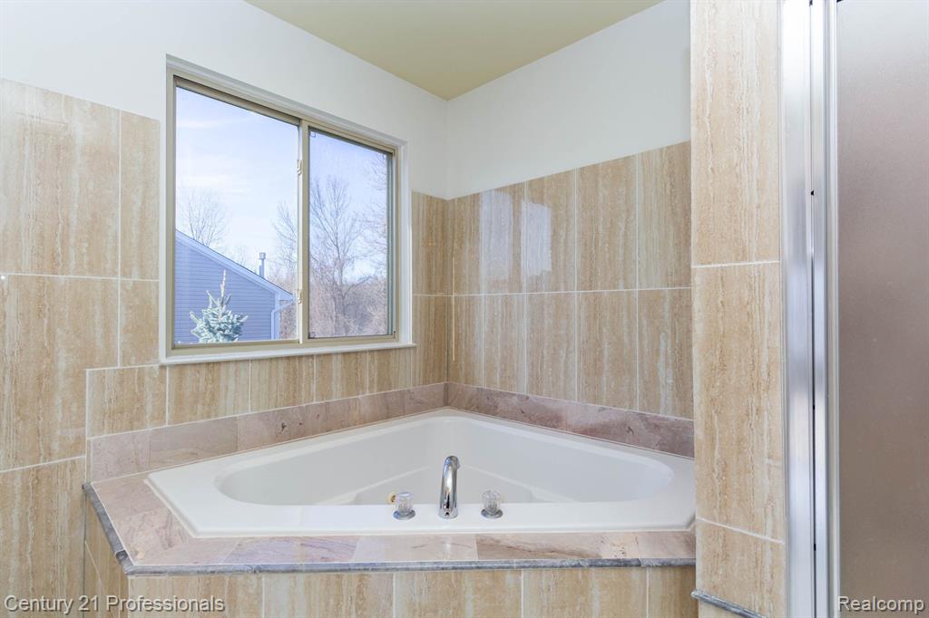 6173 ELARZ Drive, Troy, MI 48085 — Photo 24