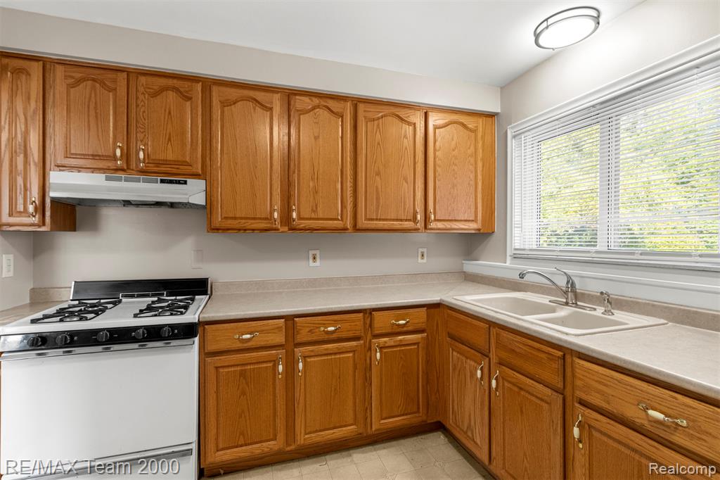 4479 Kingston Street, Dearborn Heights, MI 48125 — Photo 9