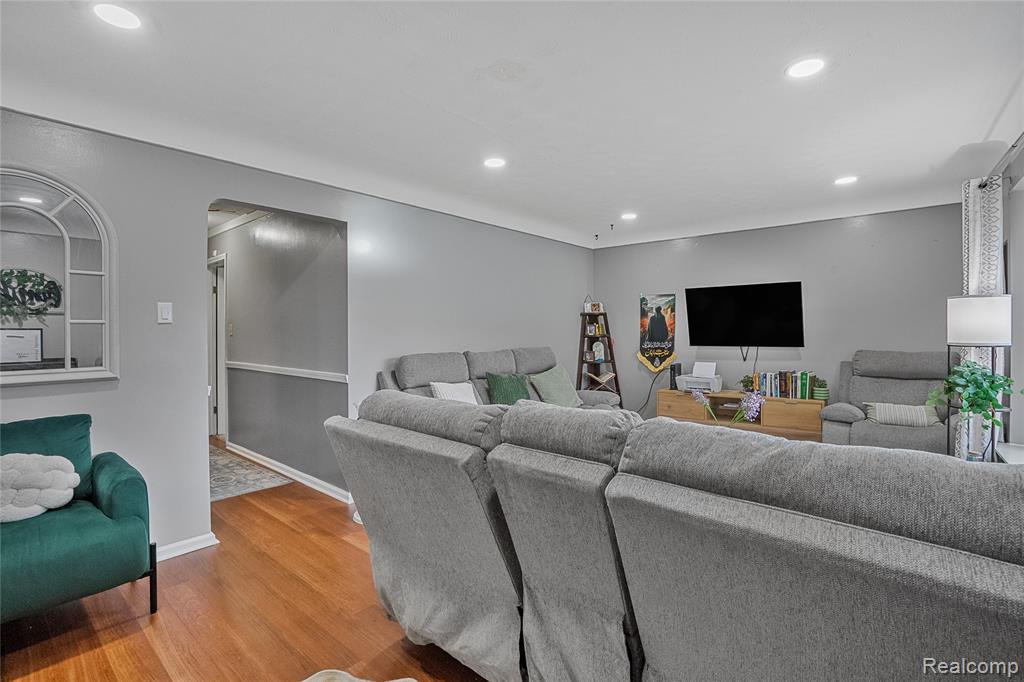 31344 Rosslyn Avenue, Garden City, MI — Photo 5