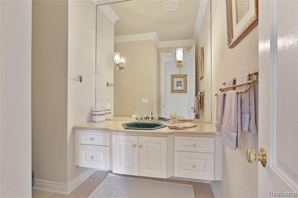 5826 Murfield Drive, Rochester, MI 48306 — Photo 18