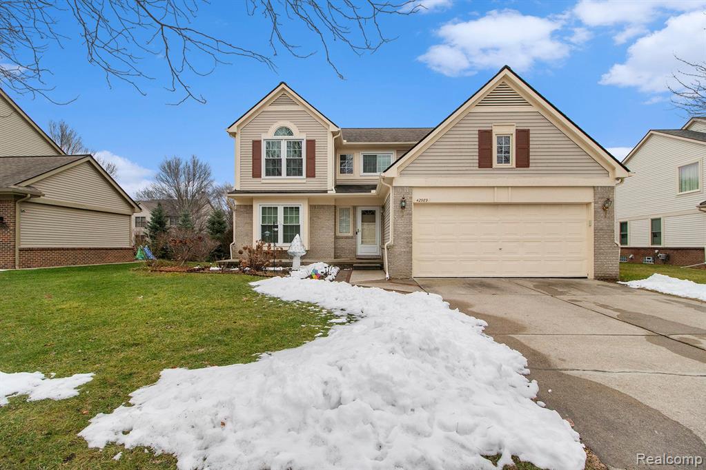 42989 BROOKSTONE Drive, Novi, MI — Photo 2