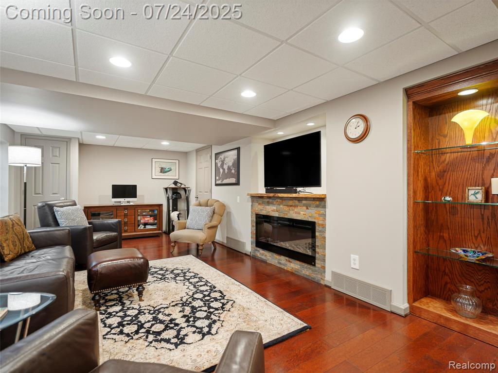 320 James Circle, Royal Oak, MI 48067 — Photo 24