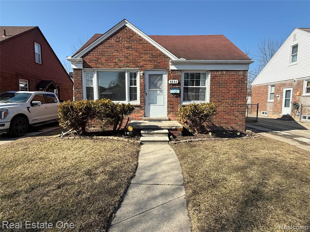6991 Colonial Street, Dearborn Heights, MI 48127 — front exterior