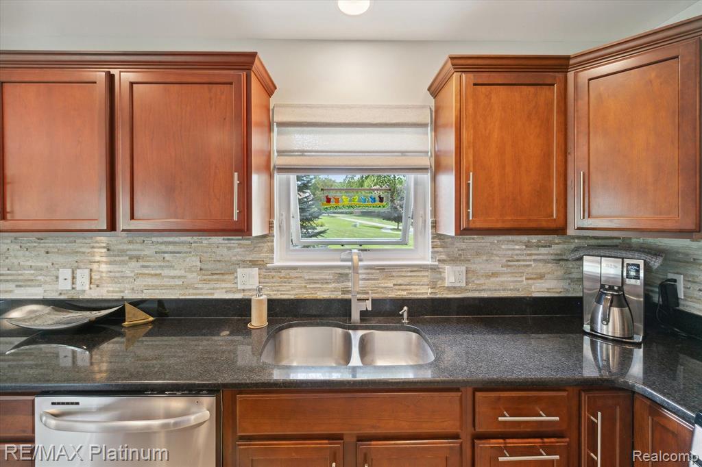 8927 Giovanni Ct, Howell, MI 48855 — Photo 14