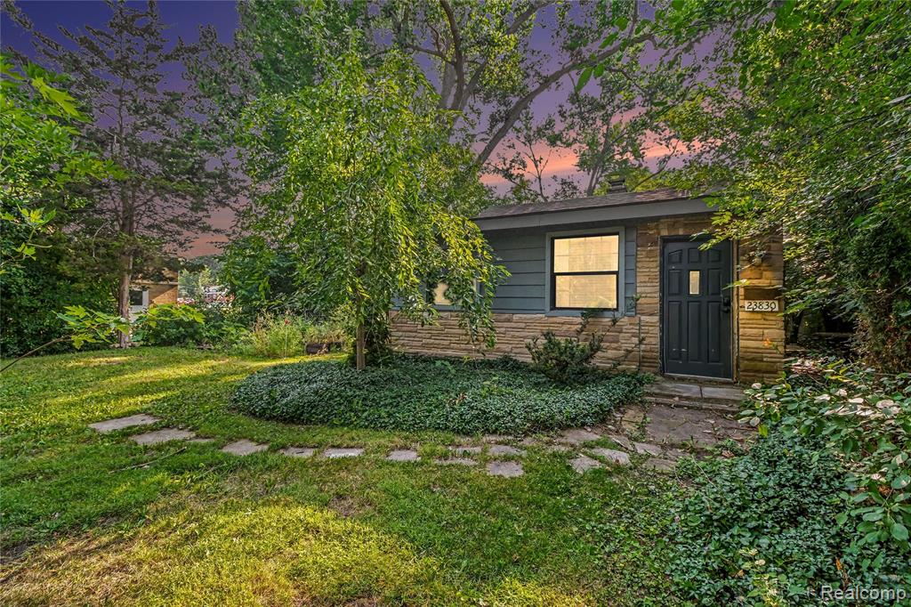 23830 Scotia Road, Oak Park, MI 48237