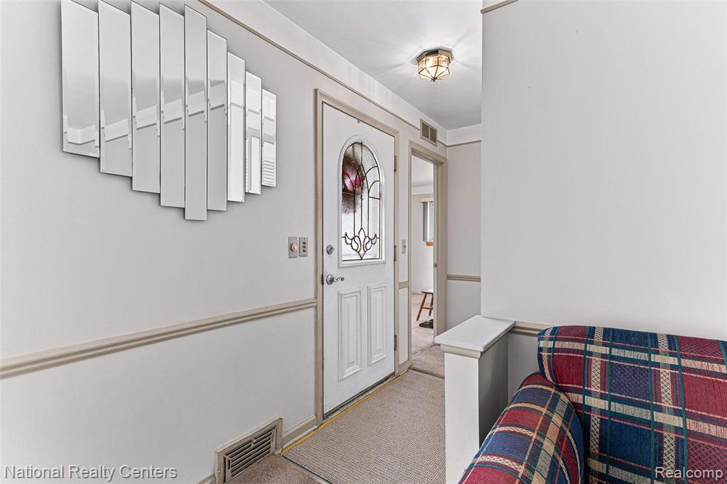6104 Ardmore Park Circle, Dearborn Heights, MI 48127 — Photo 4