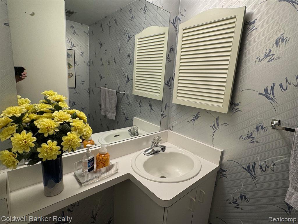 1702 BRENTWOOD Drive, Troy, MI 48098 — Photo 10
