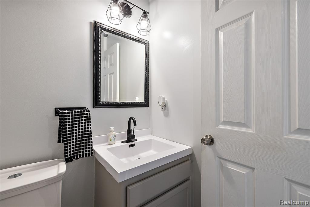 3373 Glover Road, Almont, MI 48003 — Photo 9