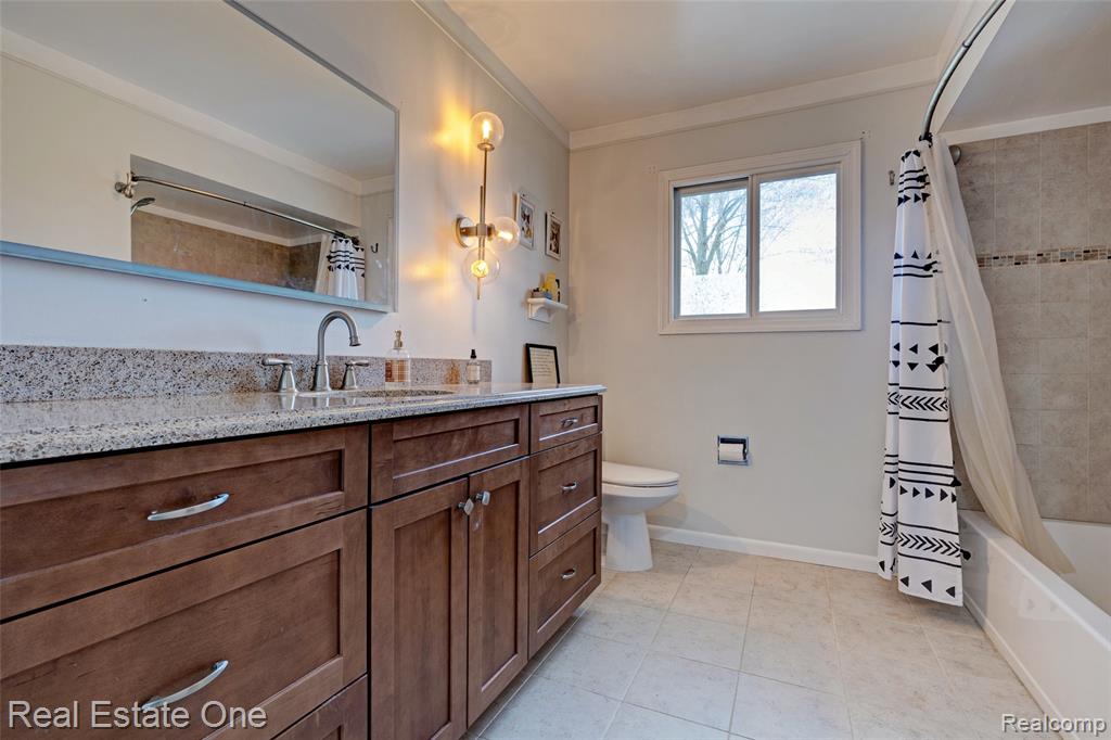 327 Coats Road, Lake Orion, MI 48362 — Photo 30