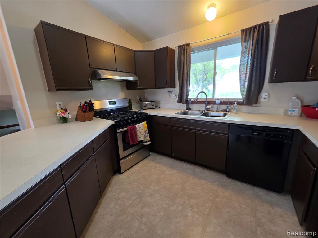 3435 Rockledge Lane, Lapeer, MI 48446 — Photo 6