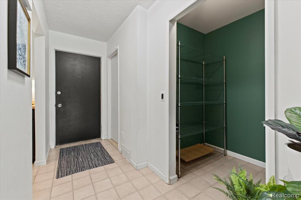 9099 Bavarian Way, Clarkston, MI 48348 — Photo 7