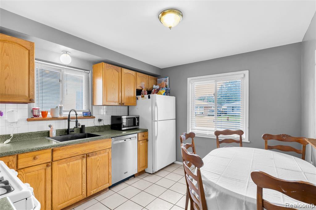 12030 Arcola Street, Livonia, MI 48150 — Photo 5