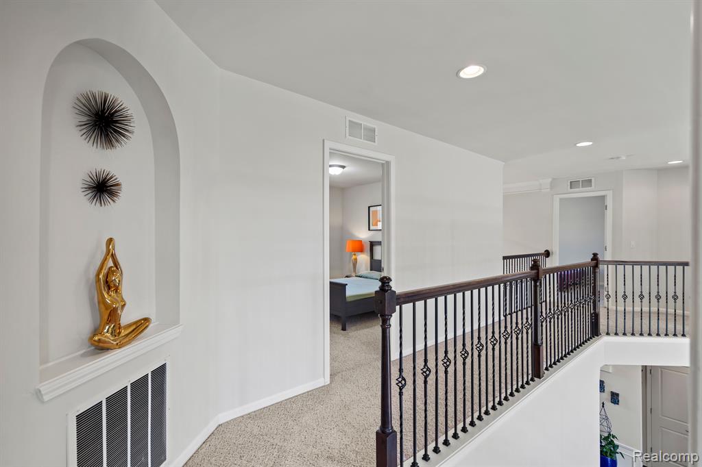 4562 Cloverdale Court, Lake Orion, MI — Photo 35
