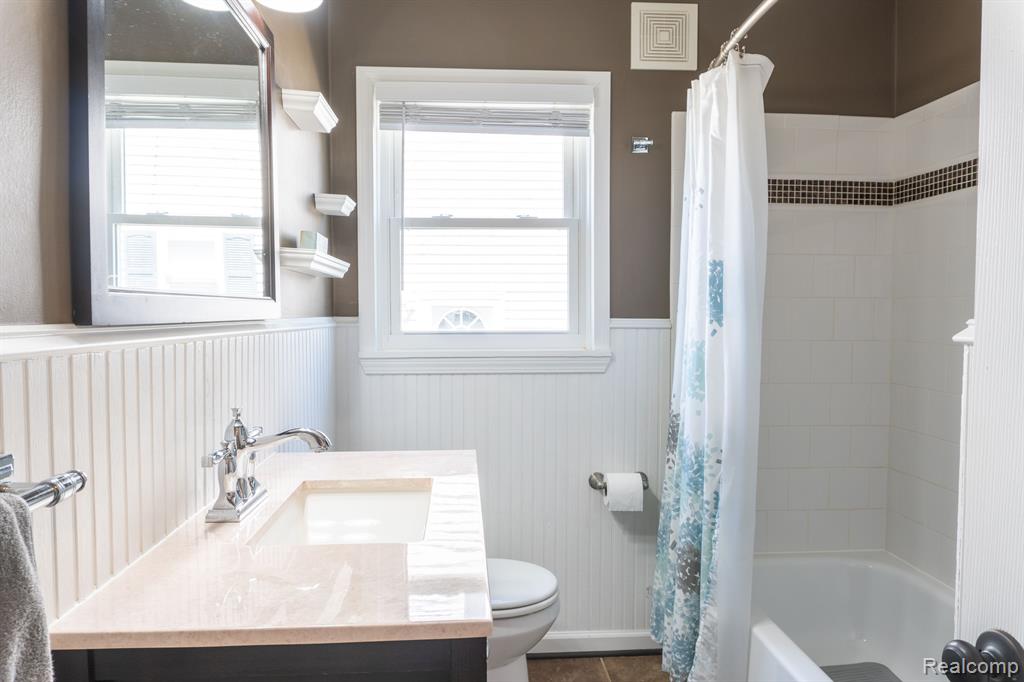 405 N MINERVA Avenue, Royal Oak, MI 48067 — Photo 16