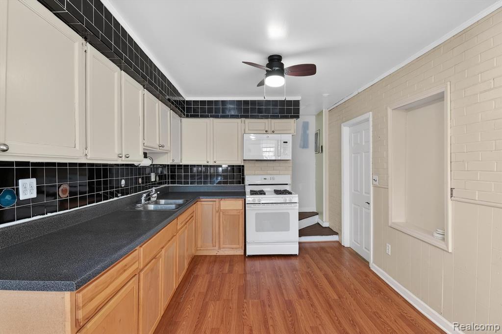 13574 Fairview Court, Van Buren, MI 48111 — Photo 32