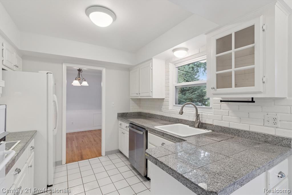 910 Jeffrey Drive, Northville, MI 48167 — Photo 13