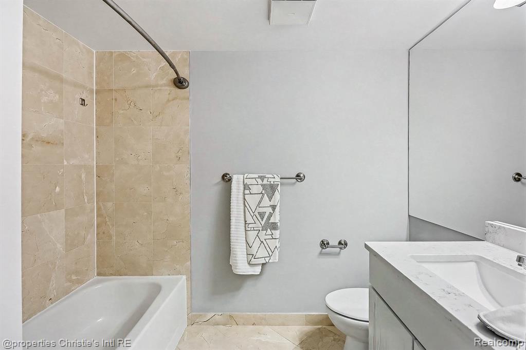3320 Spinnaker Lane, 14B, Detroit, MI 48207 — Photo 16