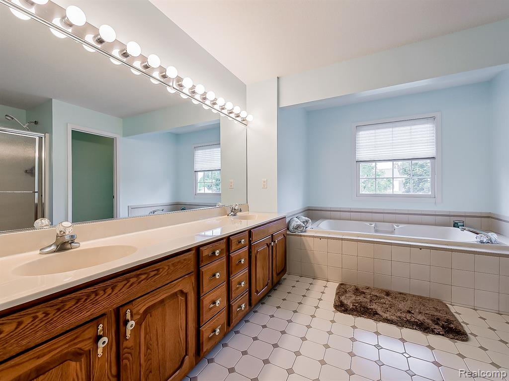 1394 MIDDLEWOOD Drive, Saline, MI 48176 — Photo 27
