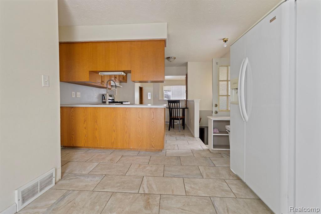 6039 N Silvery Lane, Dearborn Heights, MI 48127 — Photo 9