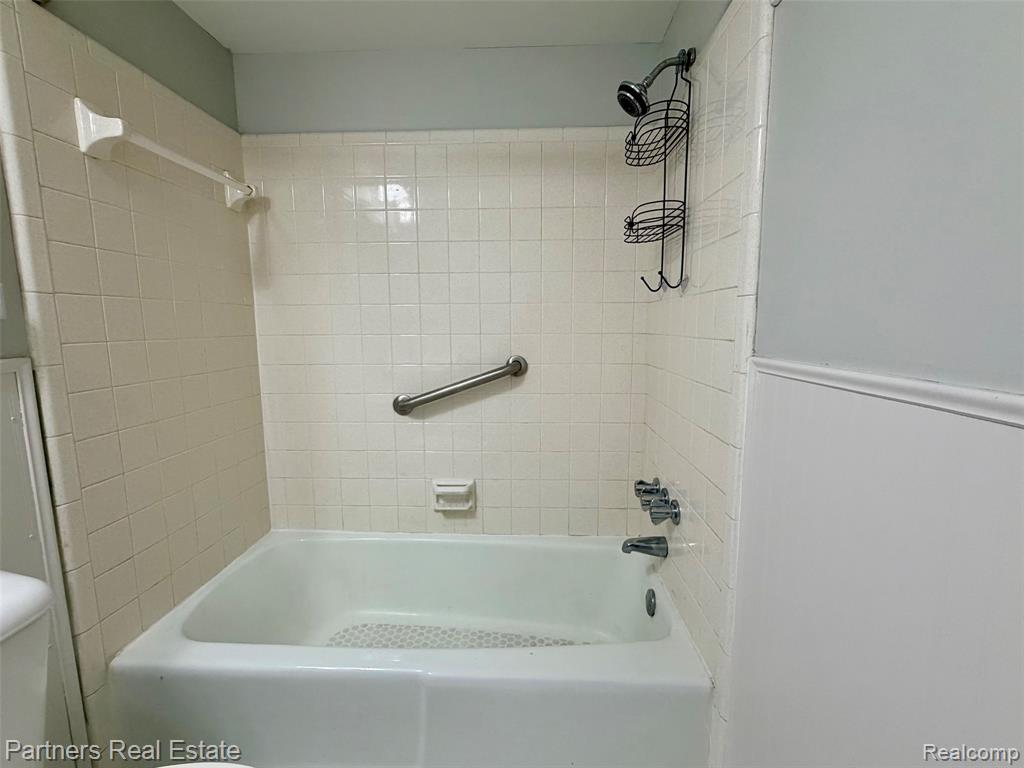 507 W Highland Road, 11, Howell, MI 48843 — Photo 19