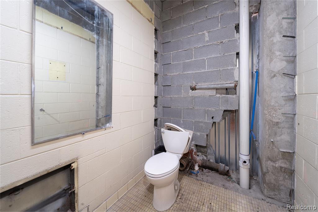 531 E 7 Mile Road, Highland Park, MI 48203 — Photo 18