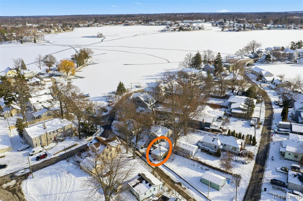 707 Buena, Lake Orion, MI, 48362